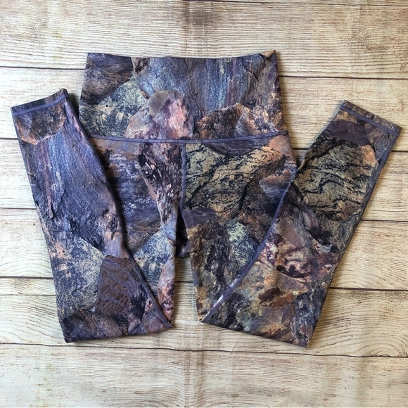 Fabletics Define PowerHold® Ultra HW 7/8 Legging - Picture 1 of 9